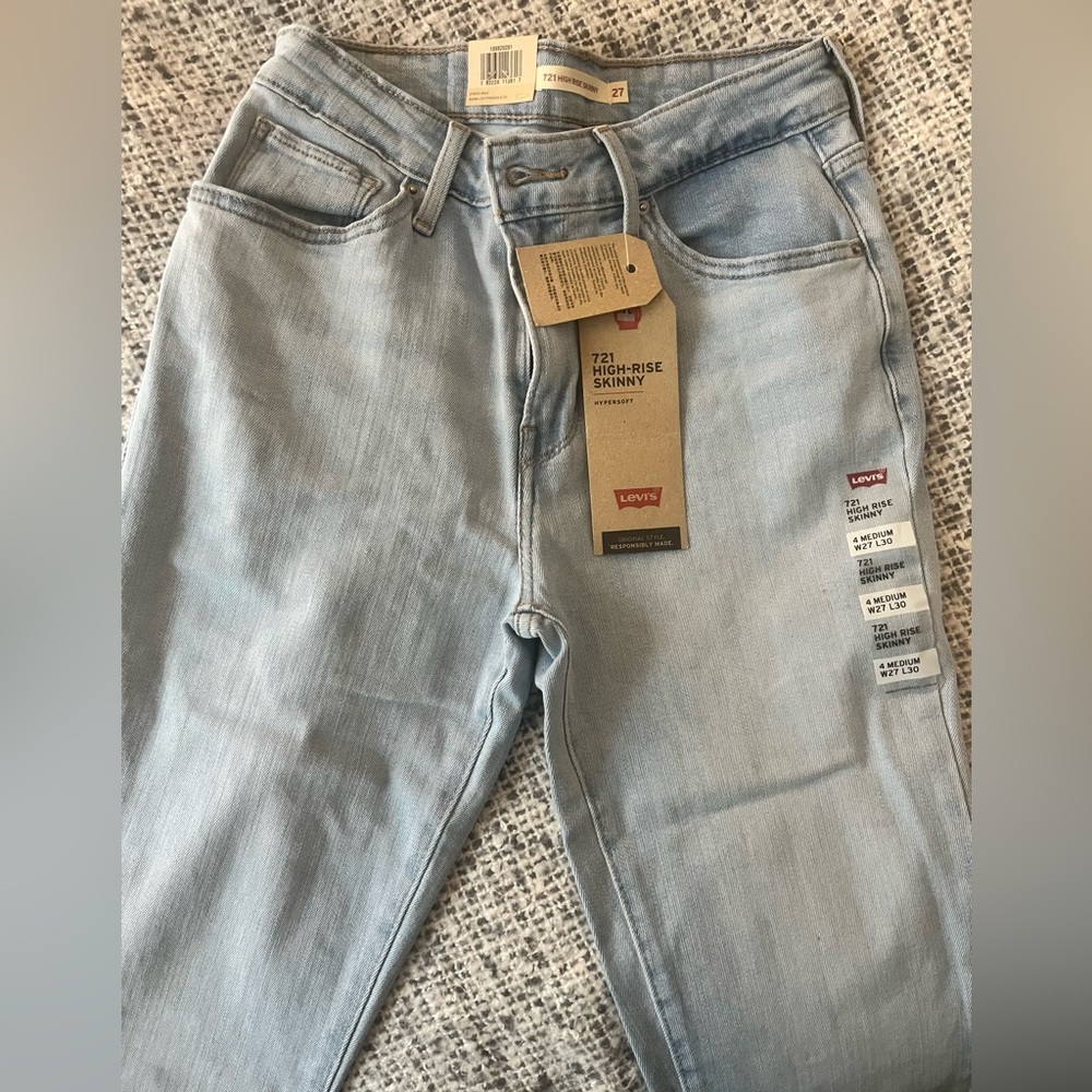 Levi’s 721 High-Rise Skinny Jean